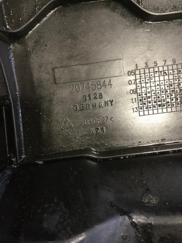 Volvo Valve Cover | Payless Truck Parts