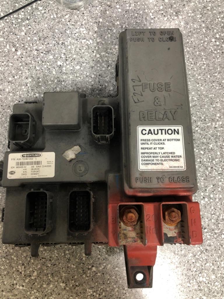 non！ non！ A06-75982-002 | Freightliner CASCADIA Electronic Chassis