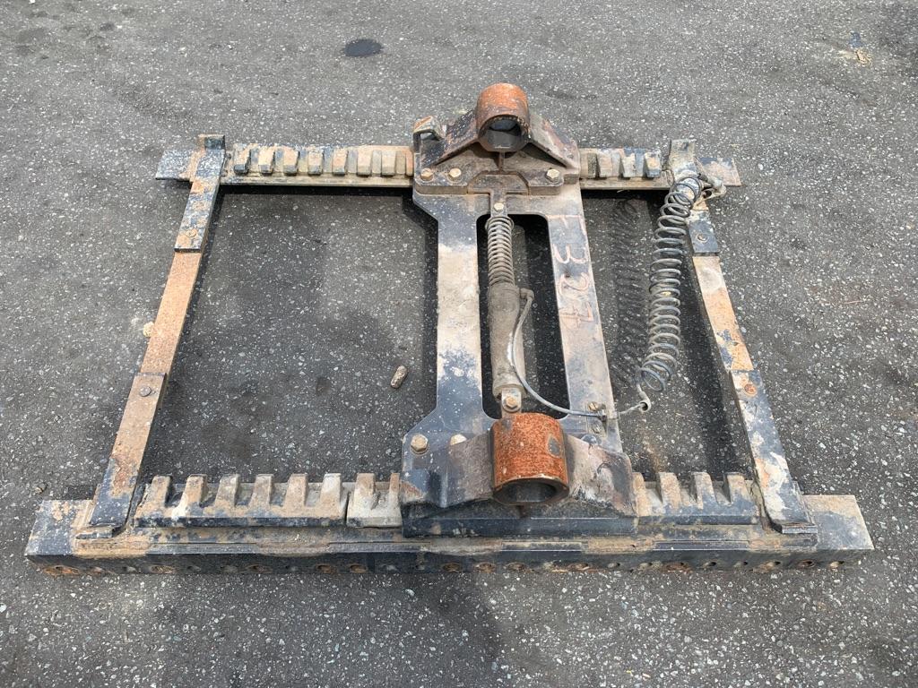 2014 Holland MANUAL Fifth Wheel Payless Truck Parts